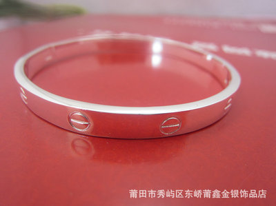 銅鍍銀手鐲 優(yōu)雅低調(diào)的匠心之美